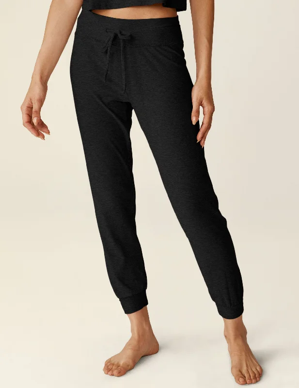 Featherweight Lounge Around Midi Jogger