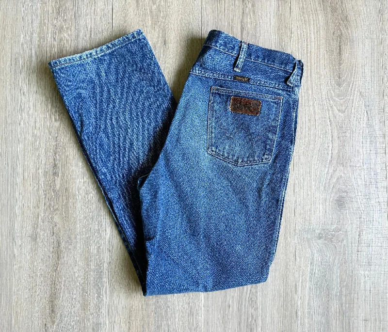 Vintage 90s Wrangler 945NAV Faded Blue Relaxed Western Cowboy Cut Jeans (34x32)